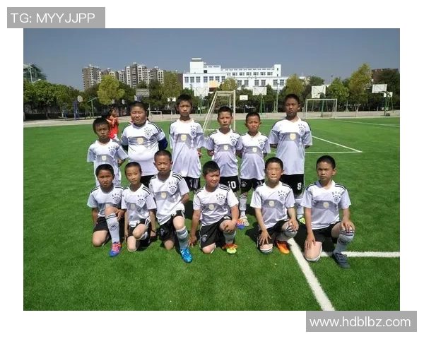 足球巨星气场全开震撼登场背影瞬间展现无与伦比的魅力与风采