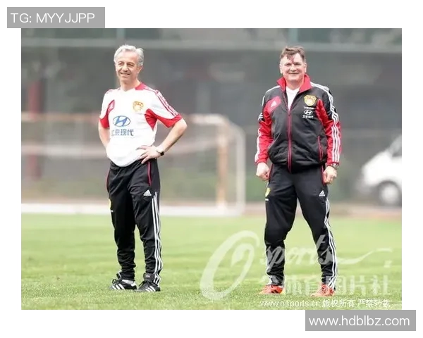 足球明星挑战飞盘运动精彩瞬间视频分享与技巧解析